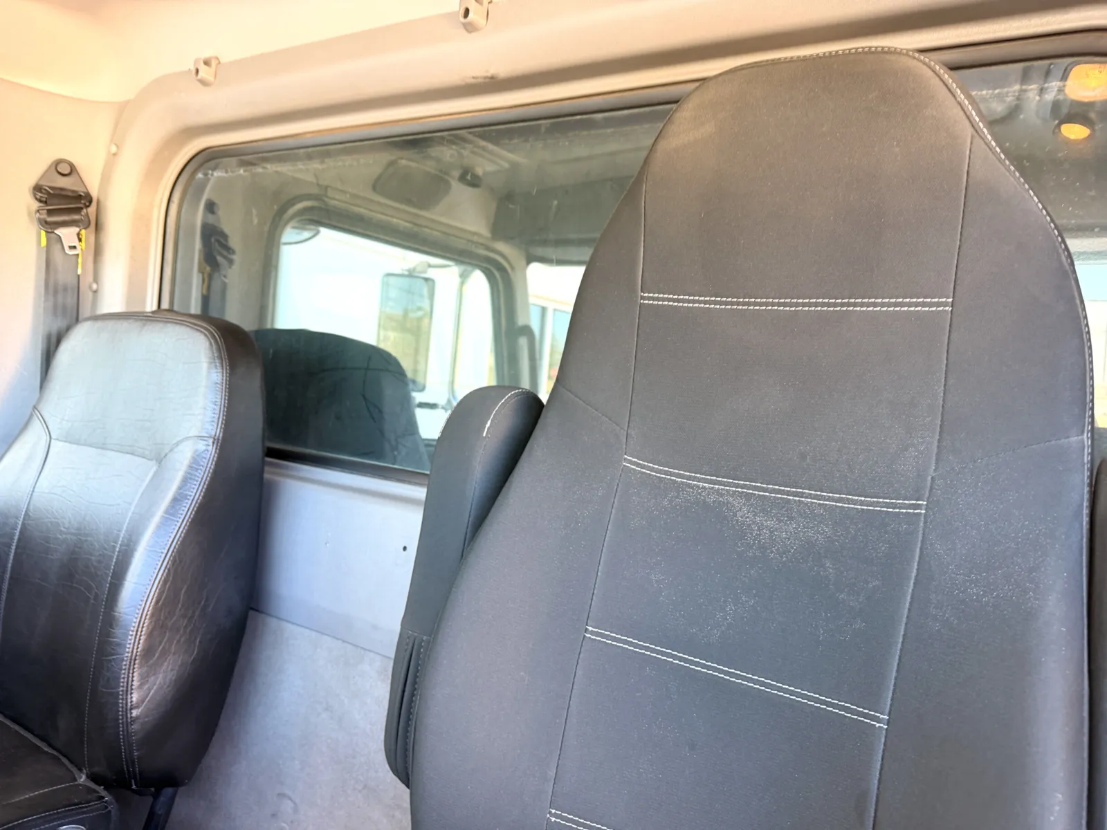 2016 Peterbilt - image 21