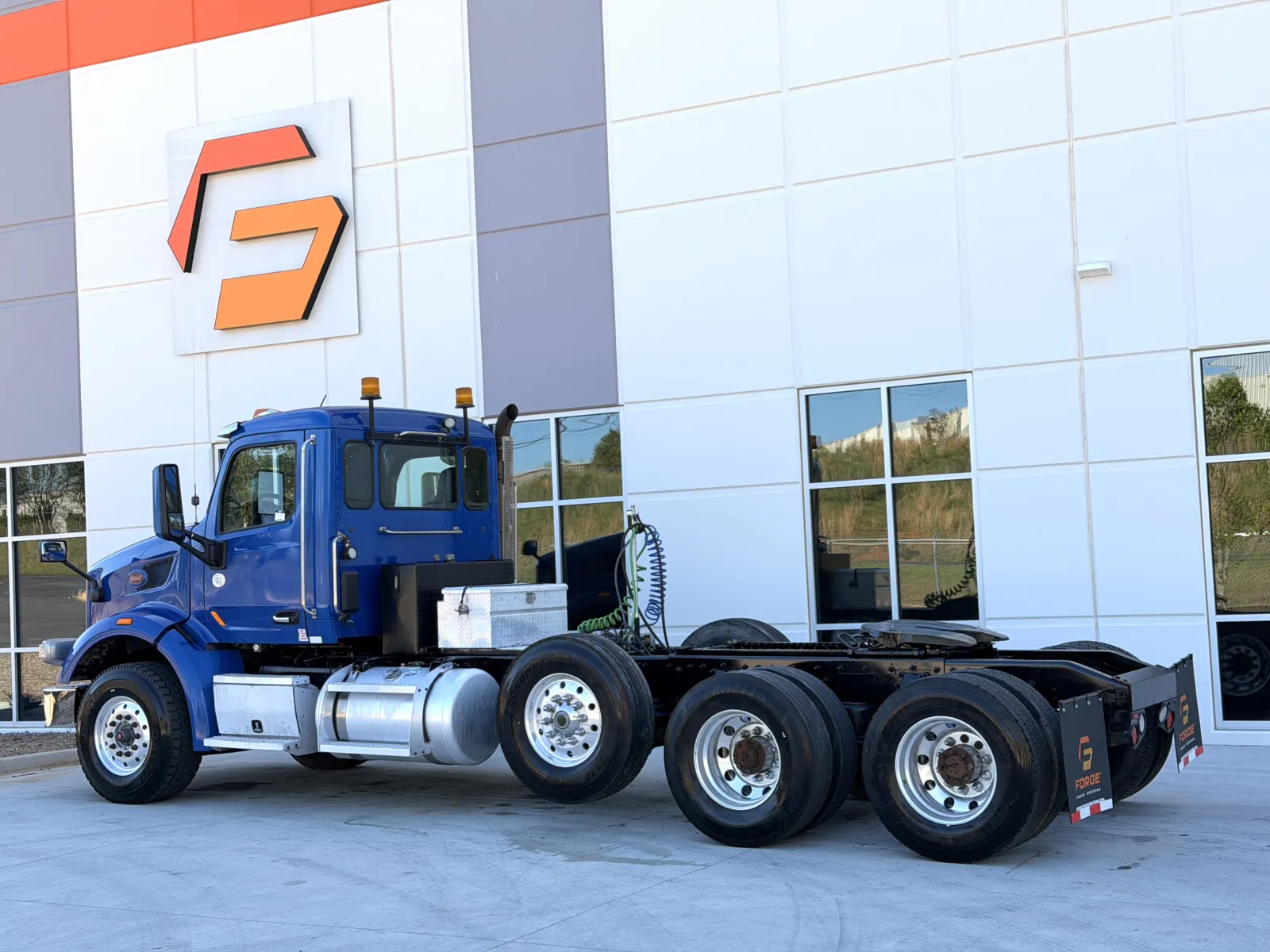 2016 Peterbilt 567 - image 6