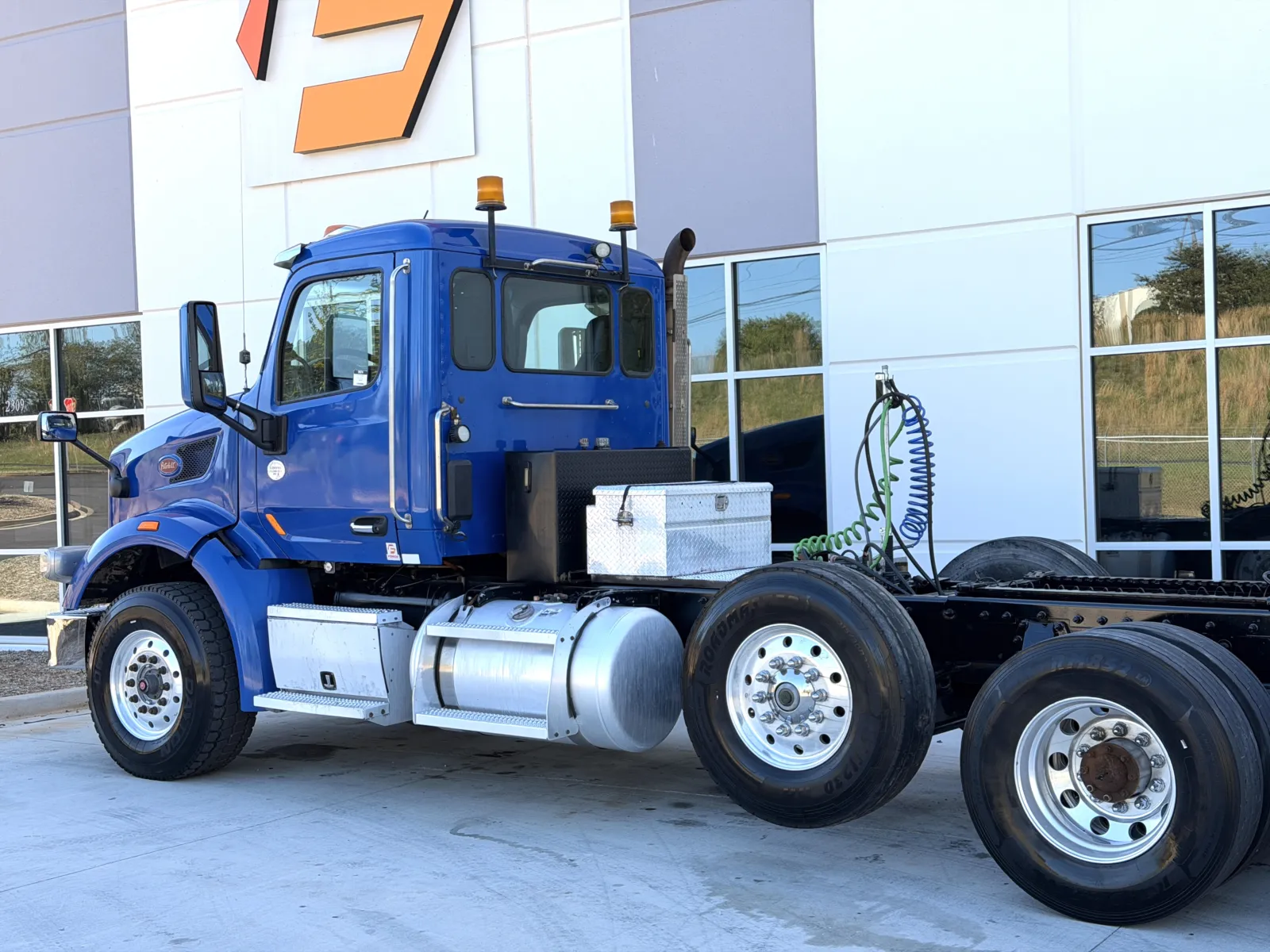 2016 Peterbilt 567 - image 8