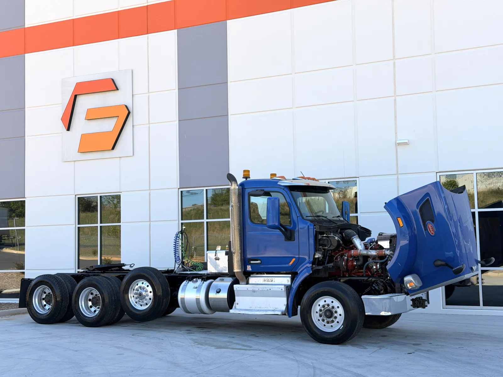 2016 Peterbilt 567 - image 9