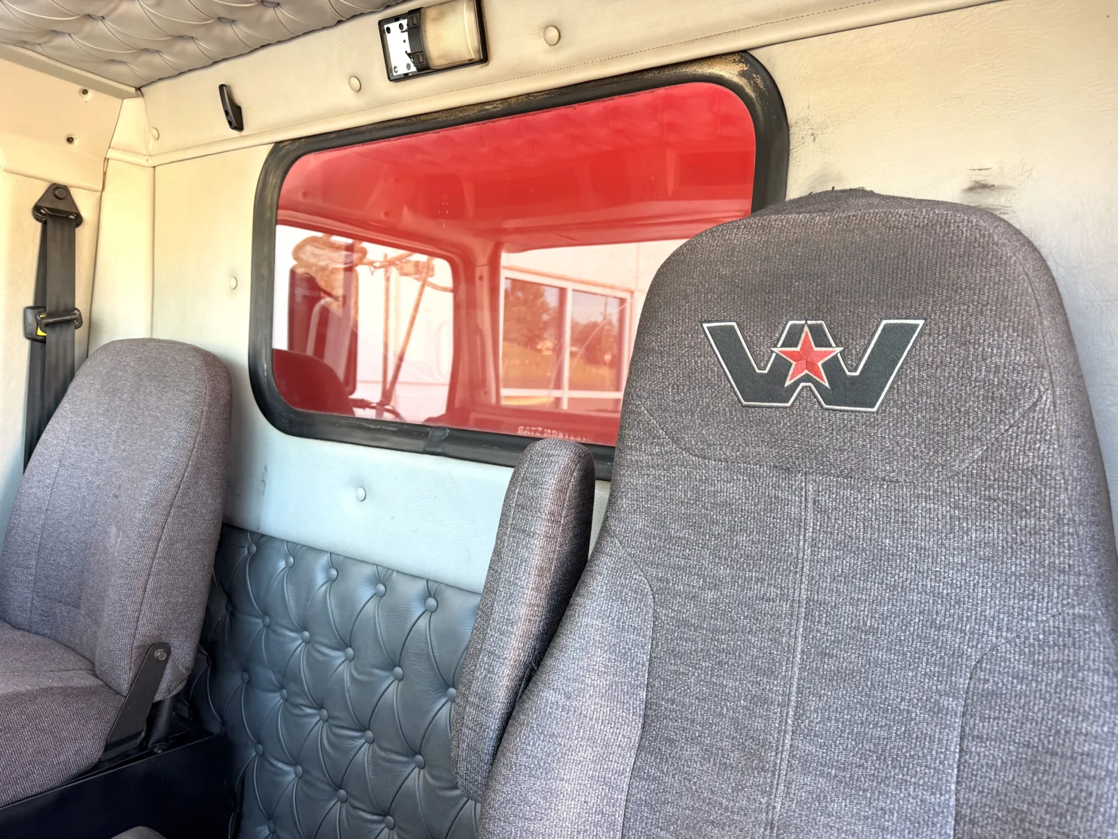 2018 Western Star 4700 - image 20