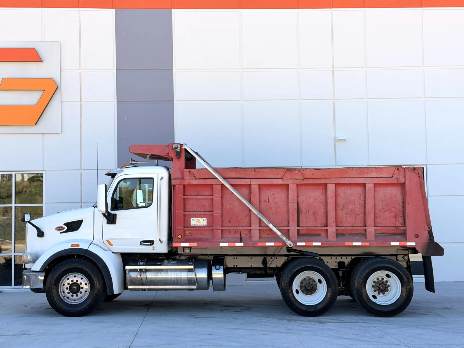 2016 Peterbilt 567 - image 5