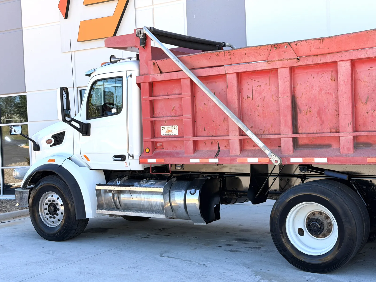 2016 Peterbilt 567 - image 9