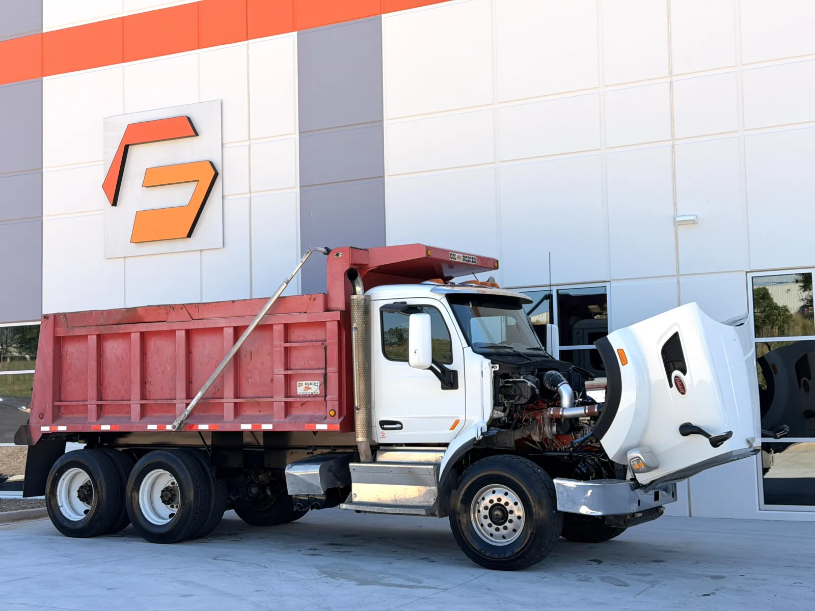 2016 Peterbilt 567 - image 10