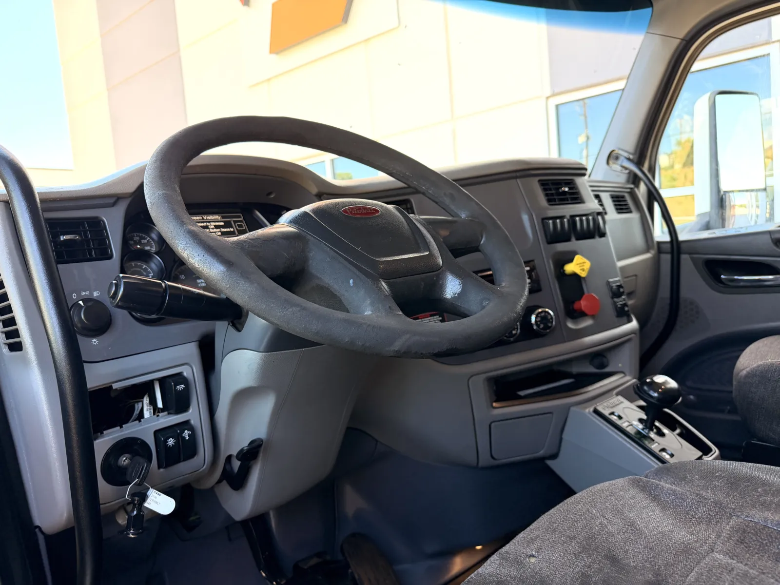 2016 Peterbilt 567 - image 16