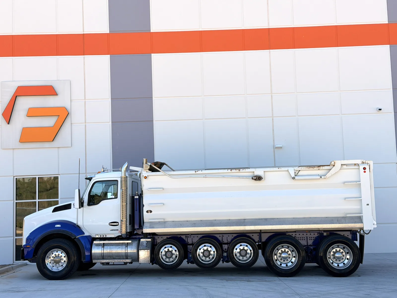 2023 Kenworth T880 - image 5