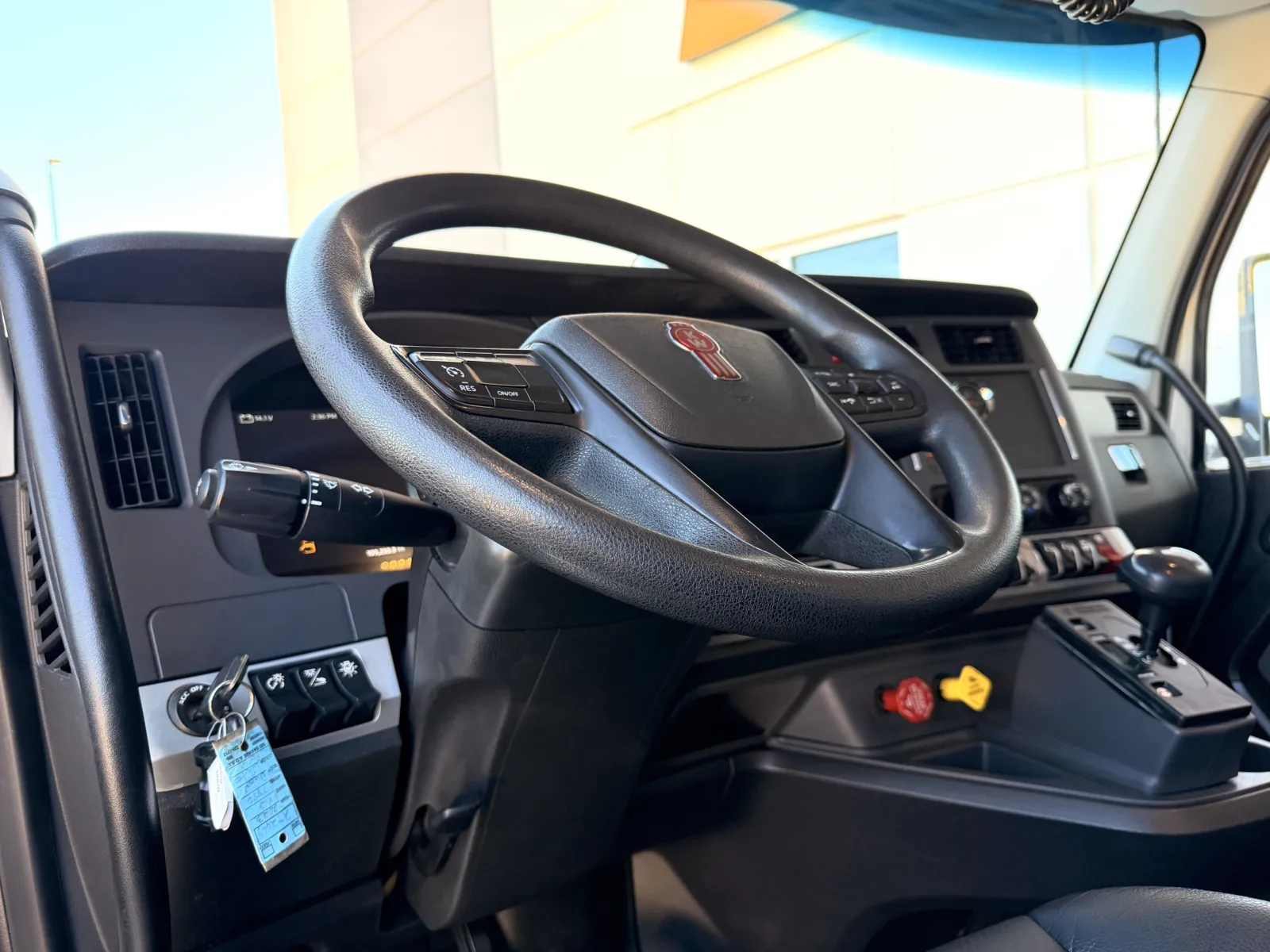 2023 Kenworth T880 - image 16