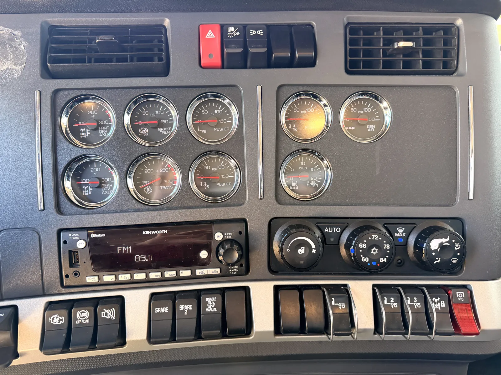 2023 Kenworth T880 - image 19