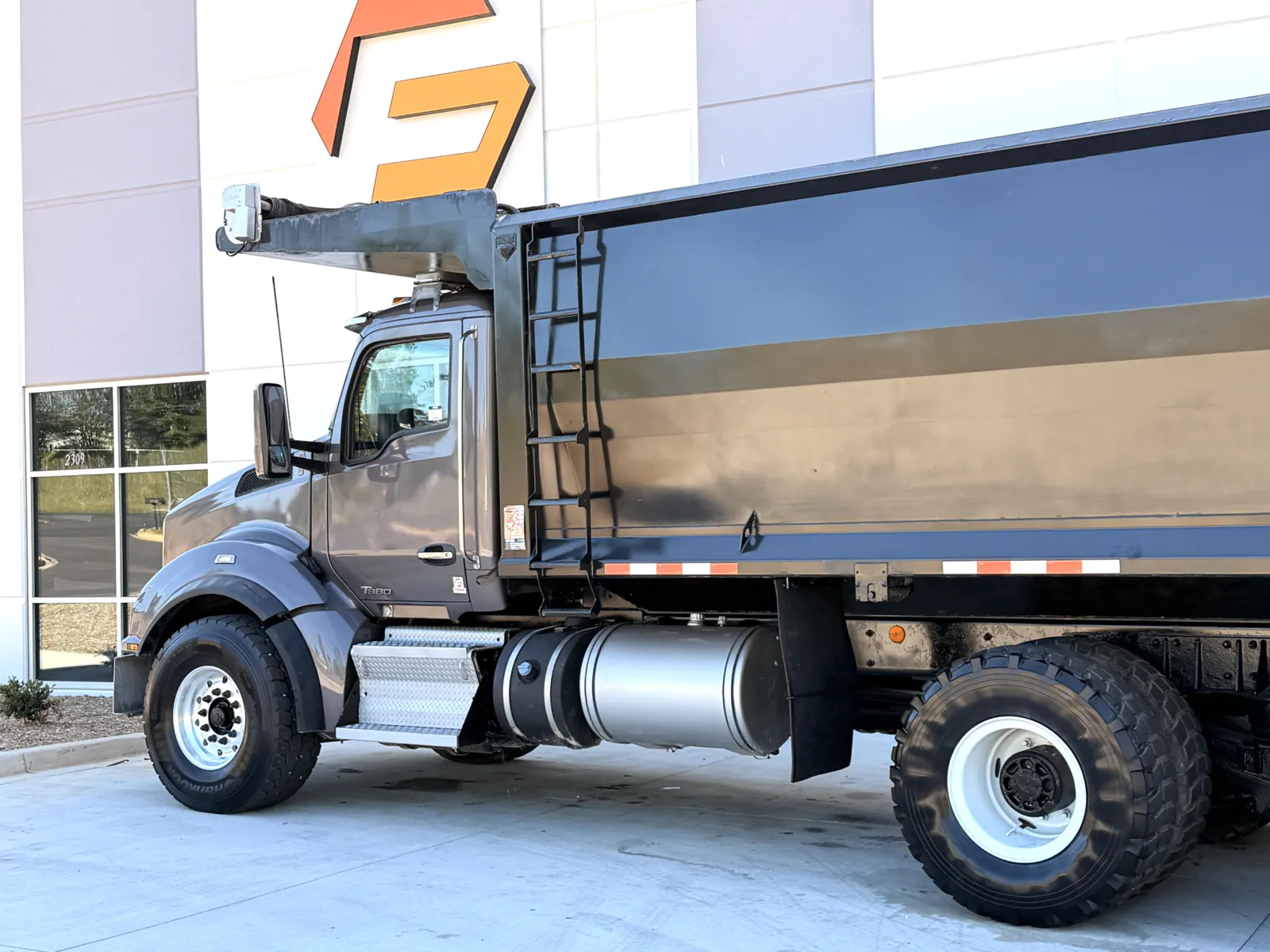 2020 Kenworth T880 - image 9