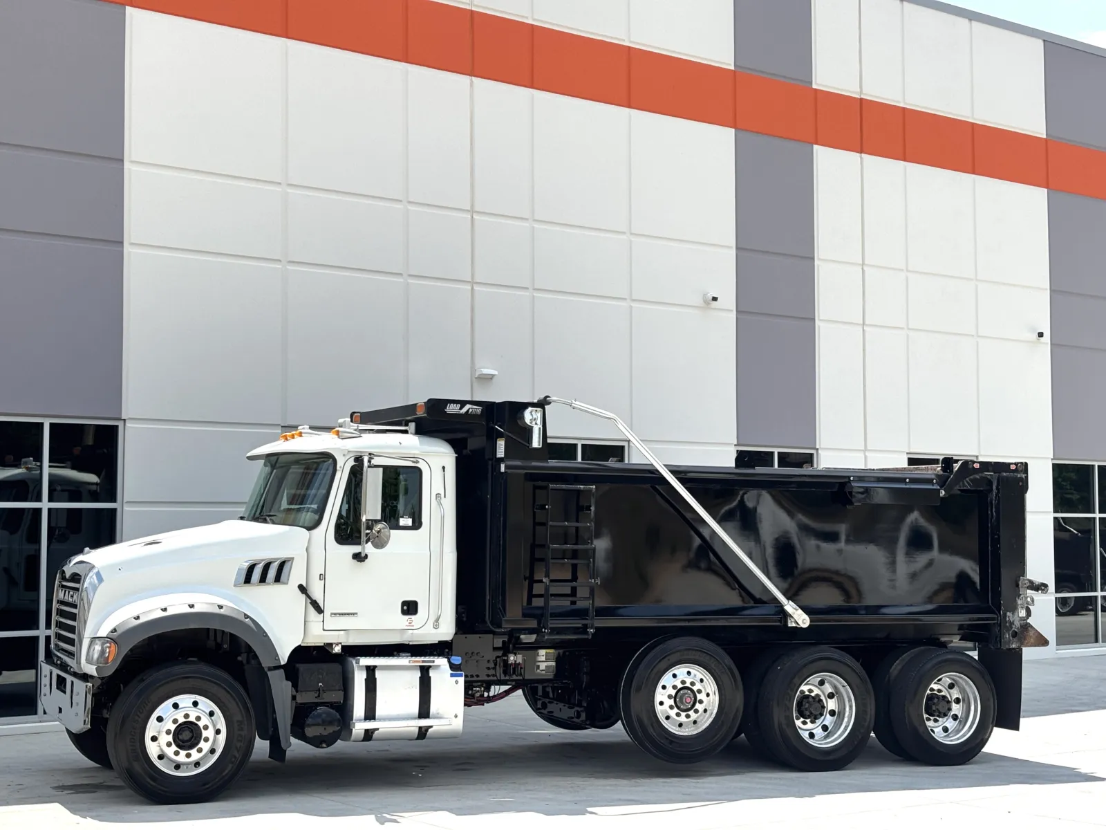 2023 Mack Granite - image 3