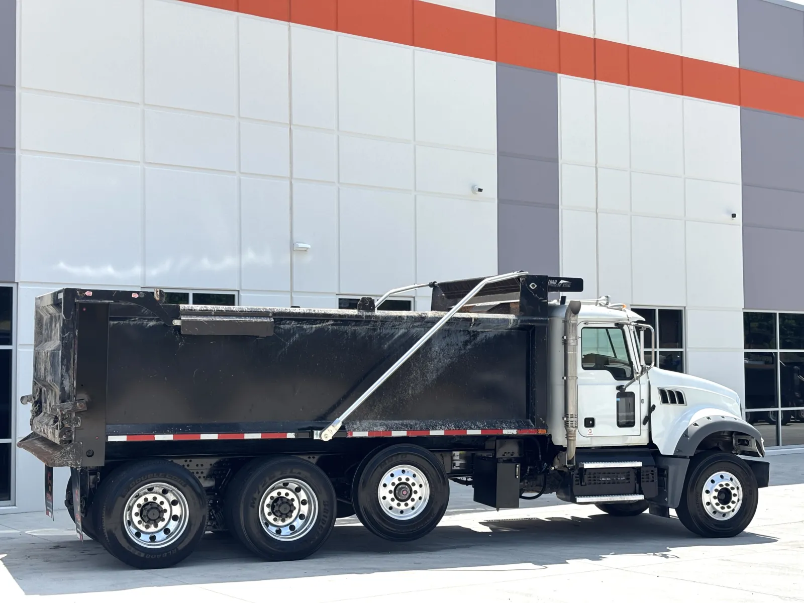 2023 Mack Granite - image 6