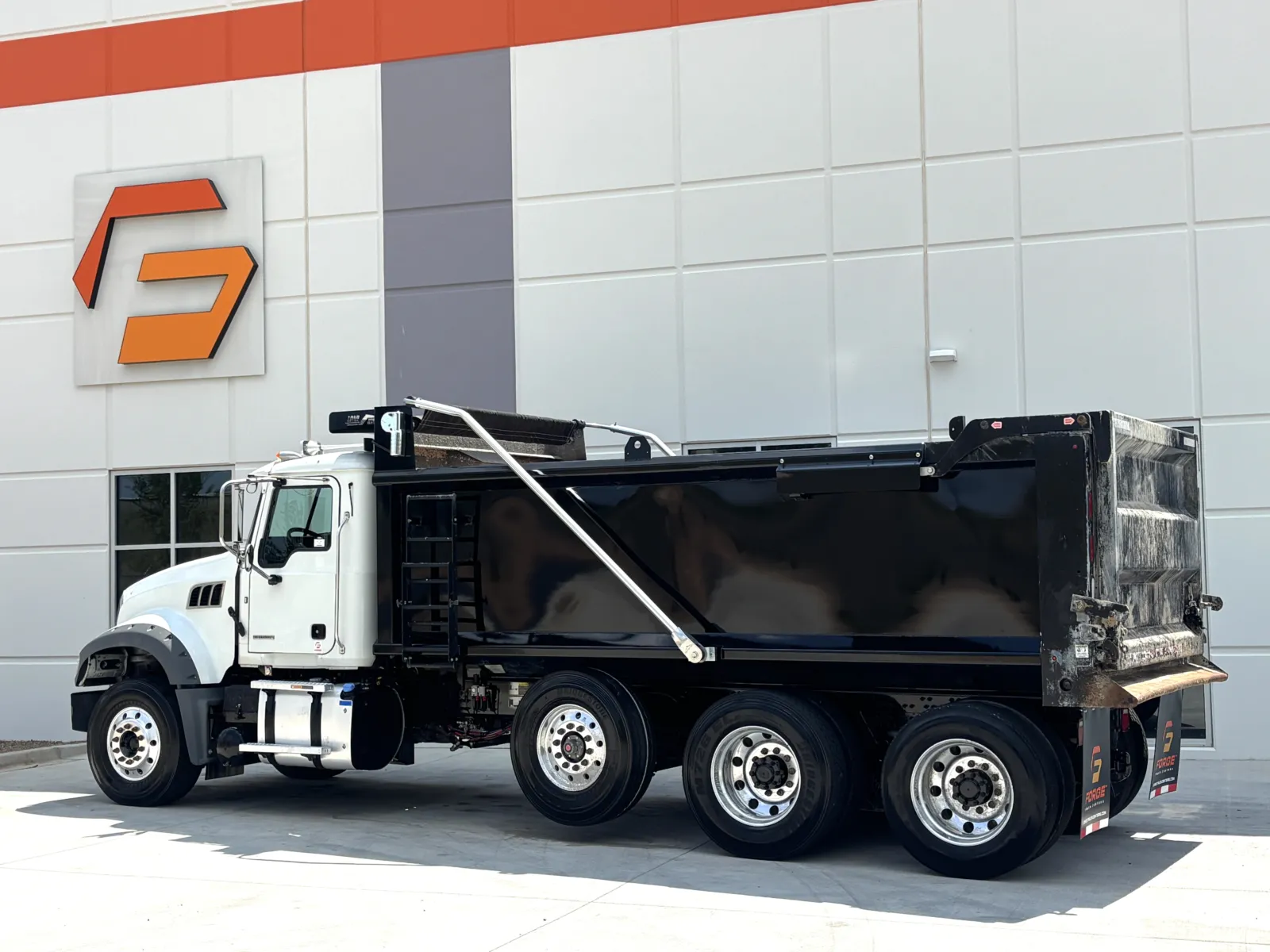 2023 Mack Granite - image 7