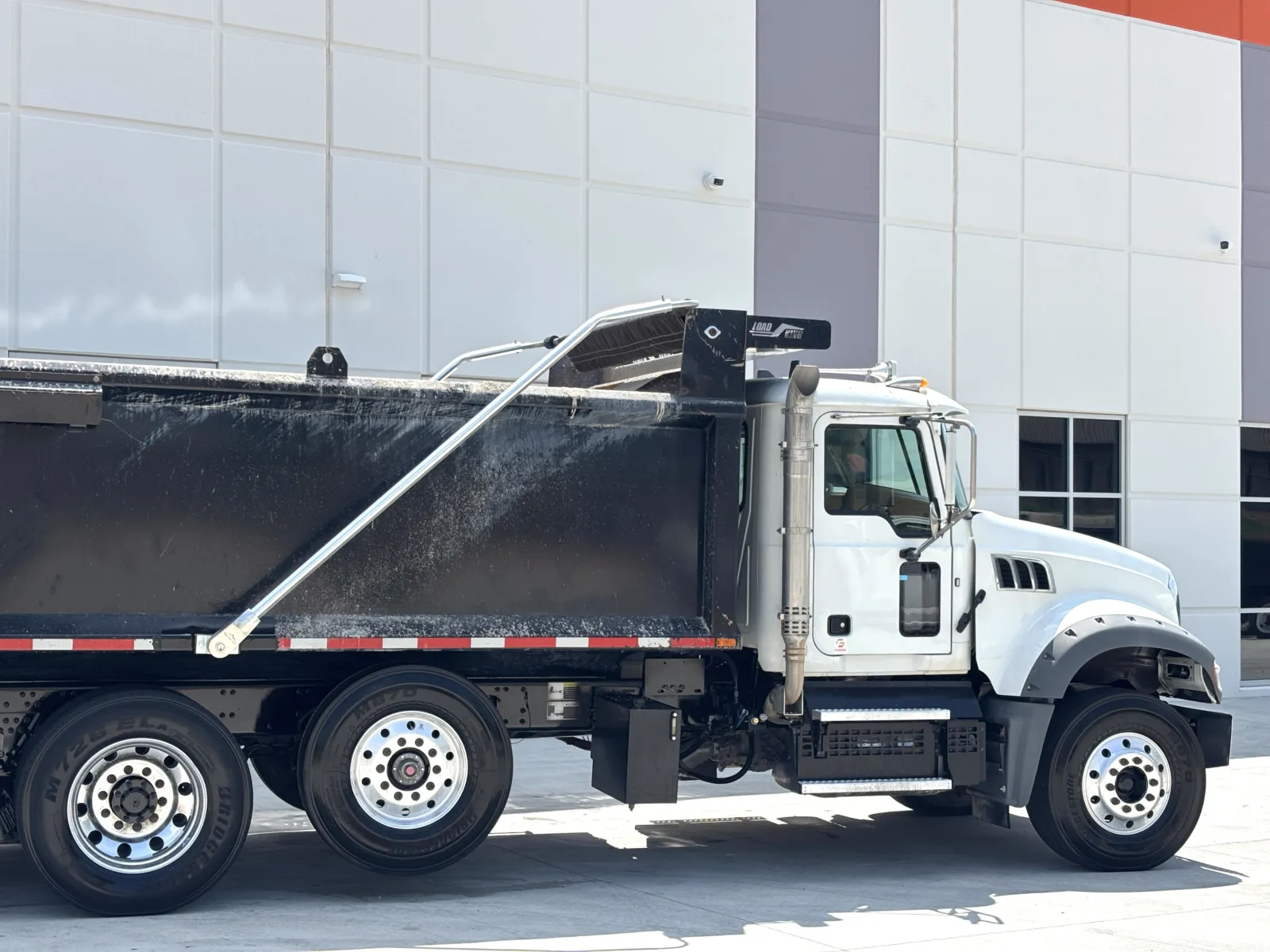 2023 Mack Granite - image 8