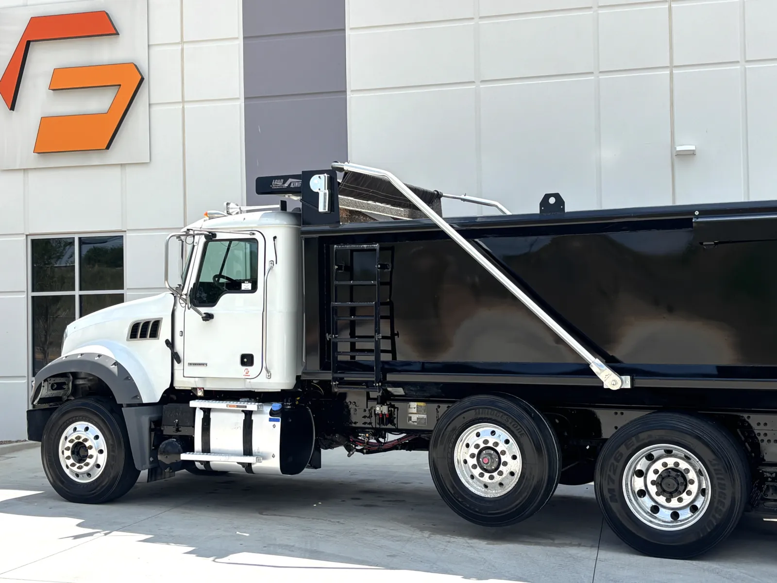 2023 Mack Granite - image 9