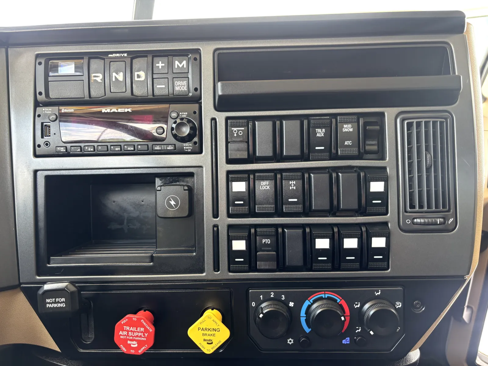 2023 Mack Granite - image 18