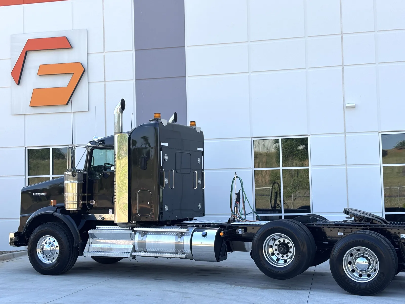 2024 Kenworth T800 - image 8