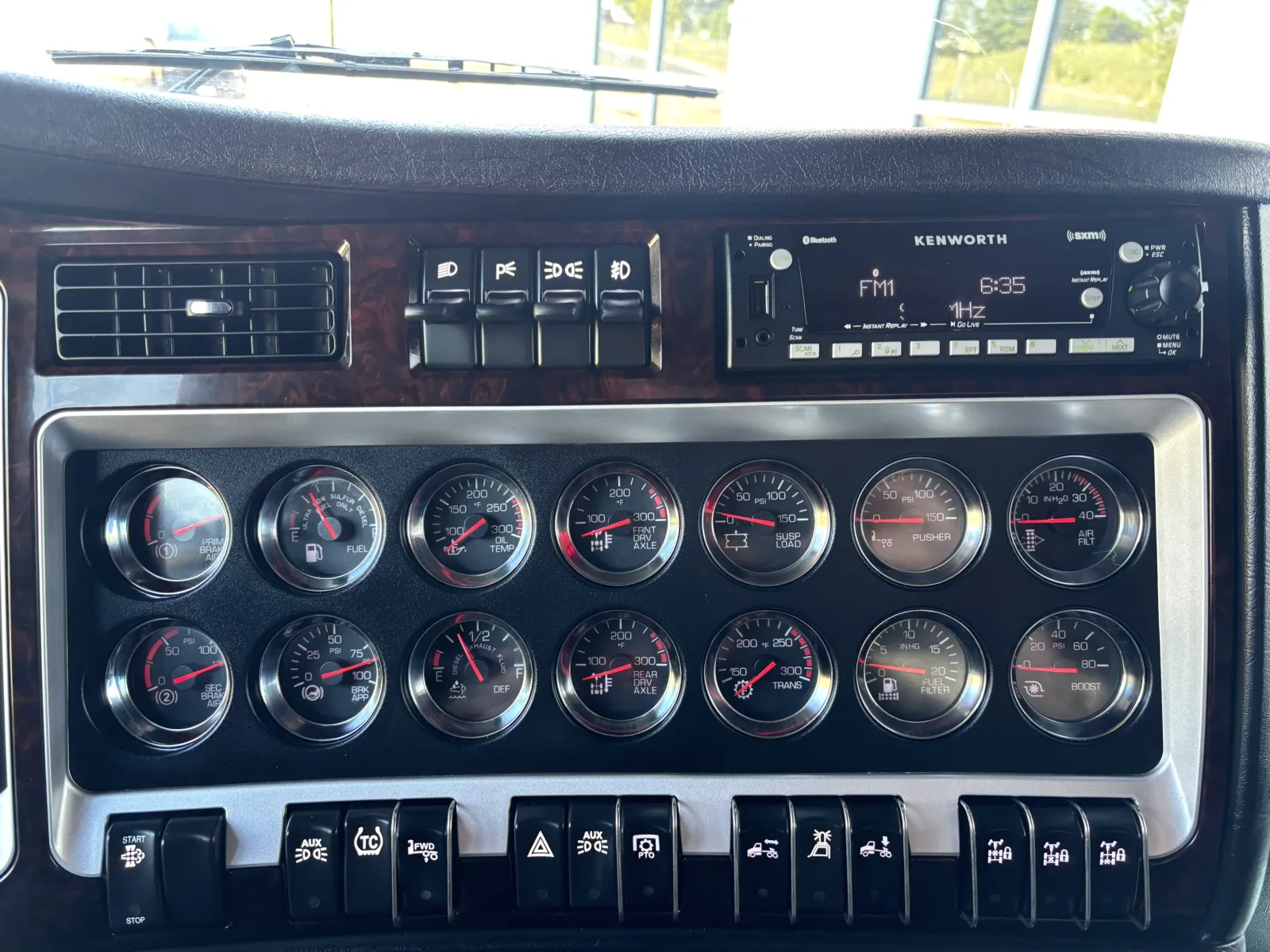 2024 Kenworth T800 - image 18