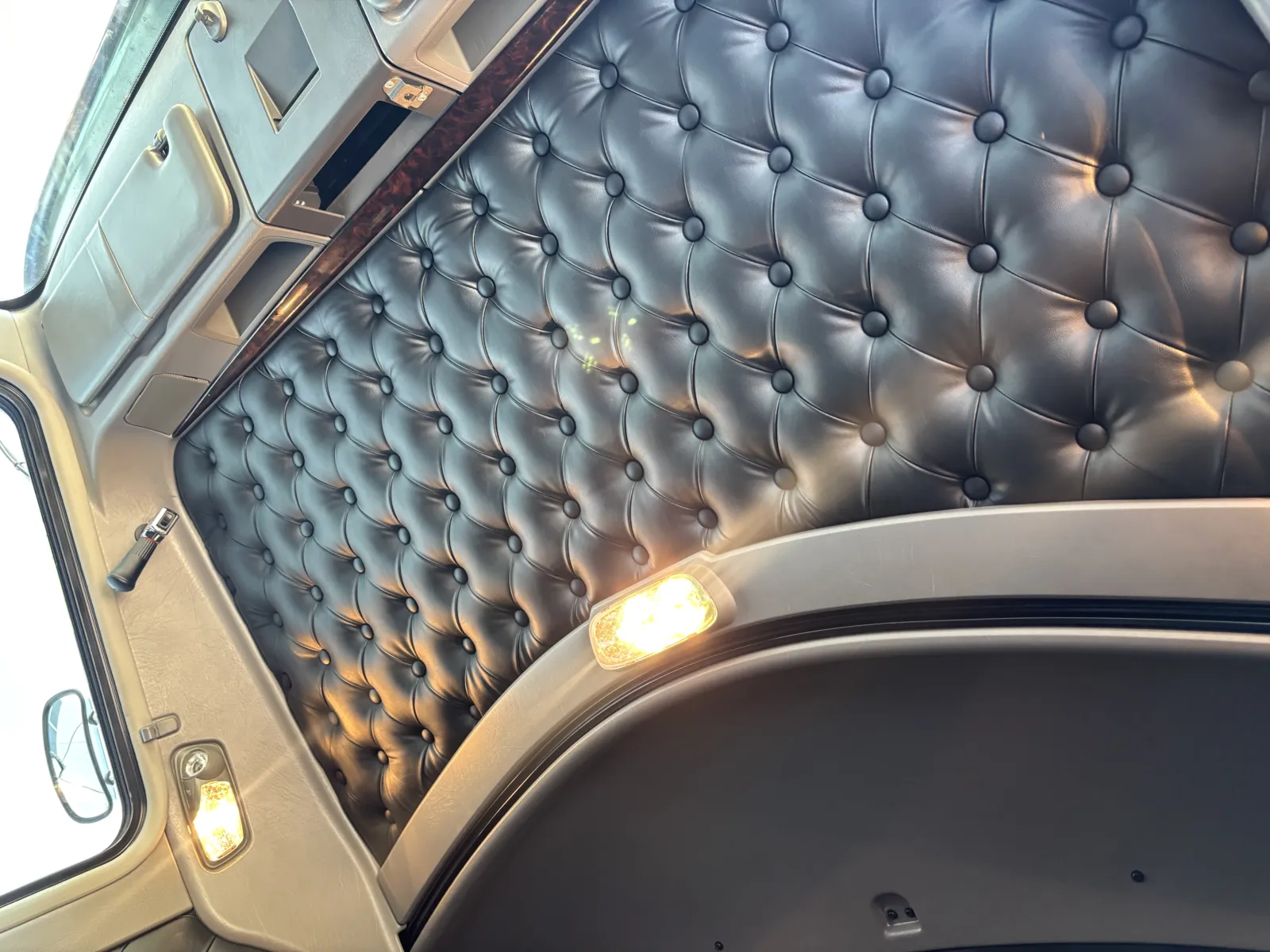 2024 Kenworth T800 - image 24