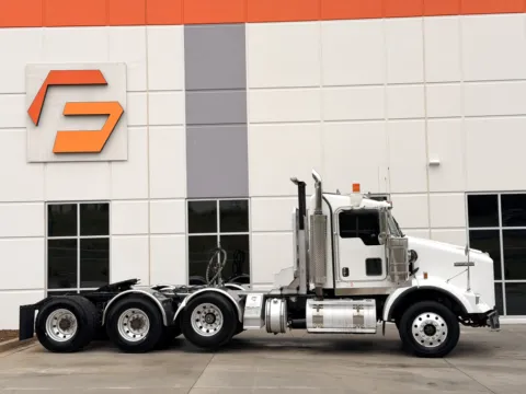 Another view of 2015 KENWORTH T800 for sale in Greer, SC at Forge Truck Centers - South Carolina