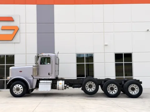 More photos of 2016 PETERBILT 389 at Forge Truck Centers - South Carolina, SC