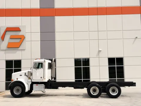 More photos of 2000 PETERBILT 357 at Forge Truck Centers - South Carolina, SC
