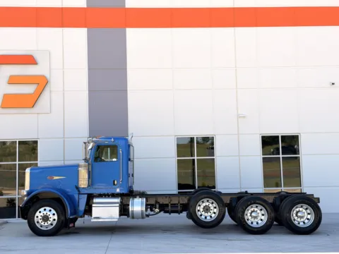 More photos of 2016 PETERBILT 389 at Forge Truck Centers - South Carolina, SC