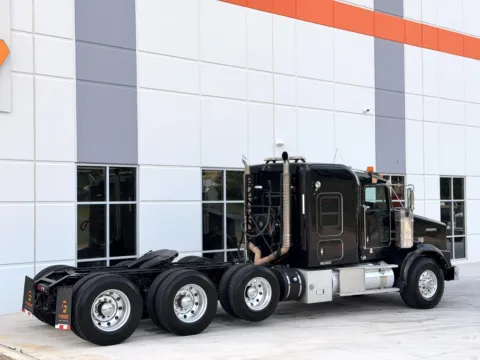 More photos of 2012 KENWORTH T800 at Forge Truck Centers - South Carolina, SC