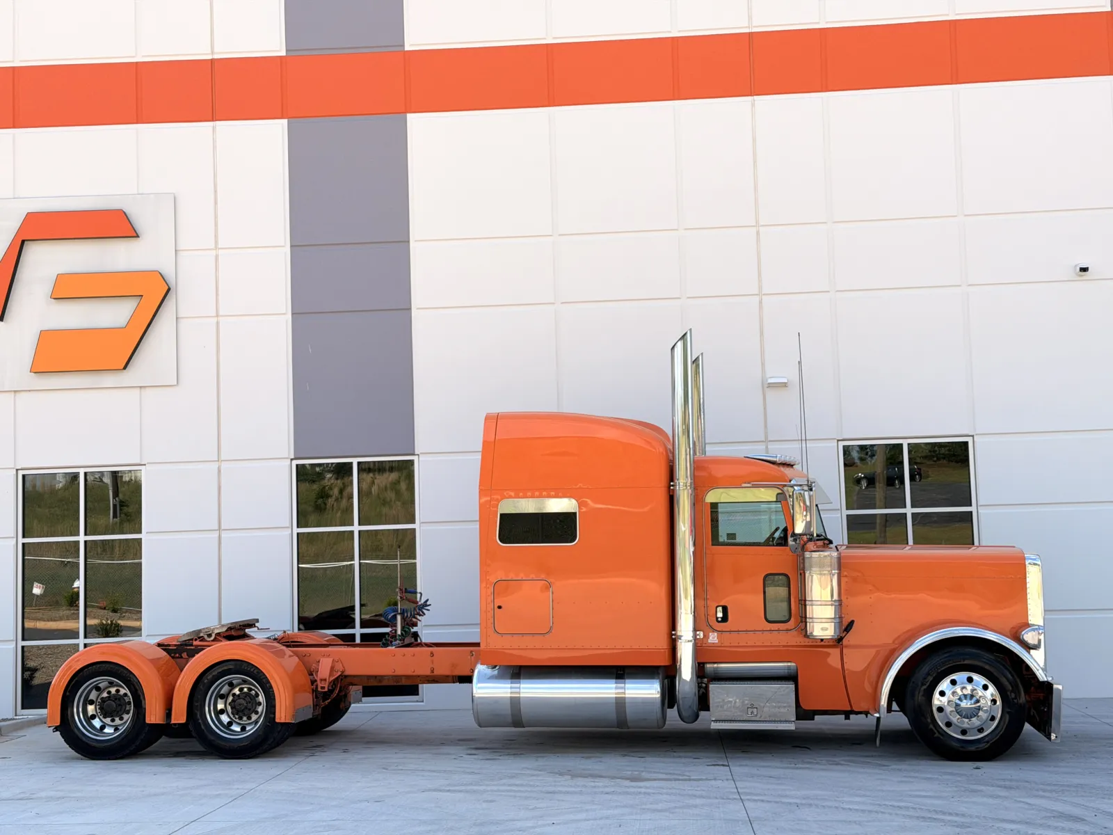 2017 Peterbilt 389 in Greer, SC — photo 3
