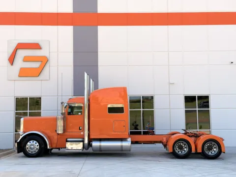 More photos of 2017 PETERBILT 389 at Forge Truck Centers - South Carolina, SC