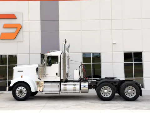 More photos of 2019 KENWORTH W900 at Forge Truck Centers - South Carolina, SC