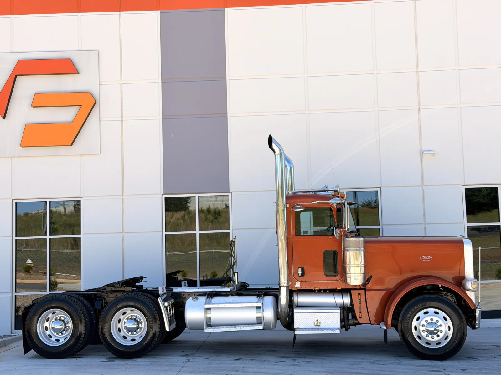 2016 Peterbilt 389 in Greer, SC — photo 3