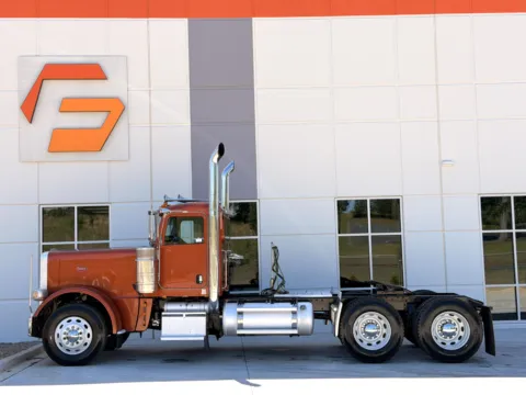 More photos of 2016 PETERBILT 389 at Forge Truck Centers - South Carolina, SC