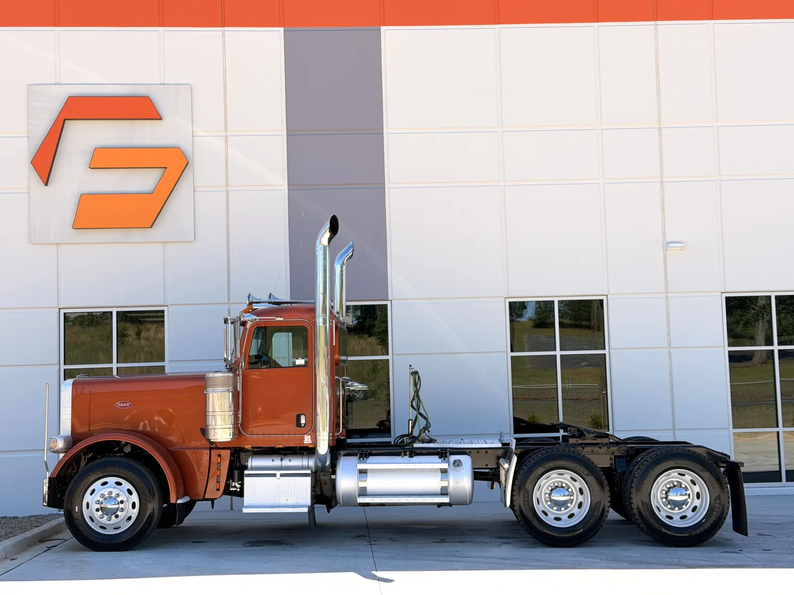 2016 Peterbilt 389 in Greer, SC — photo 4