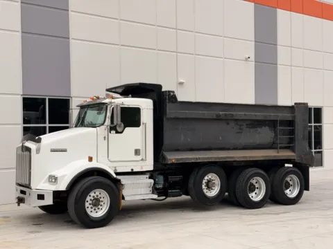 Another view of 2001 KENWORTH T800 for sale in Greer, SC at Forge Truck Centers - South Carolina