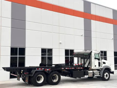 More photos of 2017 MACK GU813 at Forge Truck Centers - South Carolina, SC