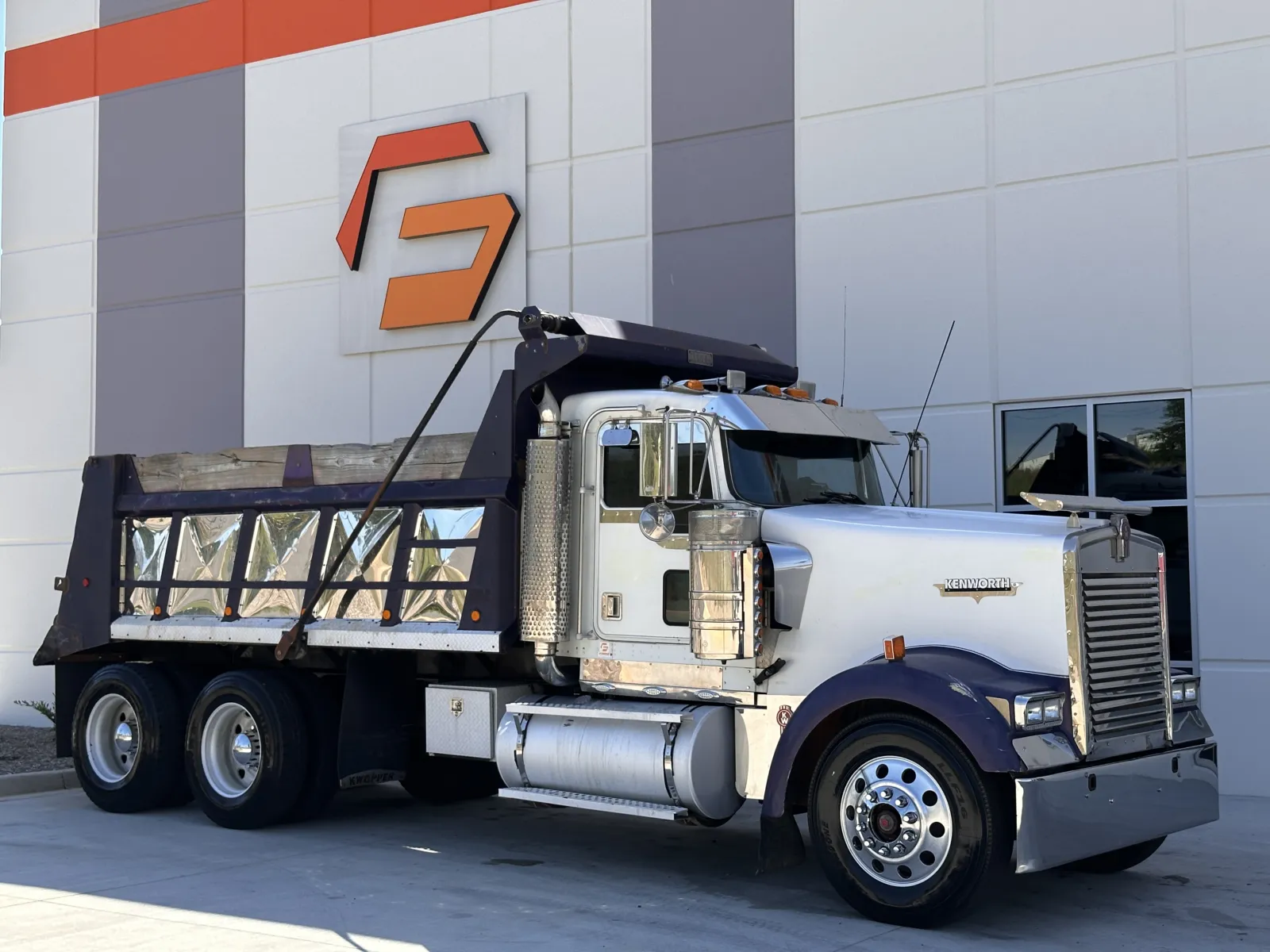 2001 Kenworth W900 in Greer, SC — photo 2