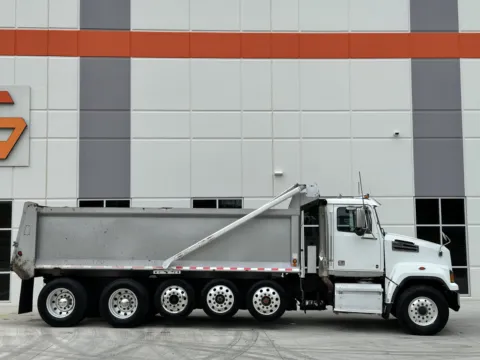 More photos of 2017 WESTERN STAR 4700 at Forge Truck Centers - South Carolina, SC