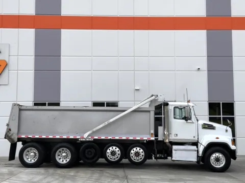 More photos of 2017 WESTERN STAR 4700 at Forge Truck Centers - South Carolina, SC
