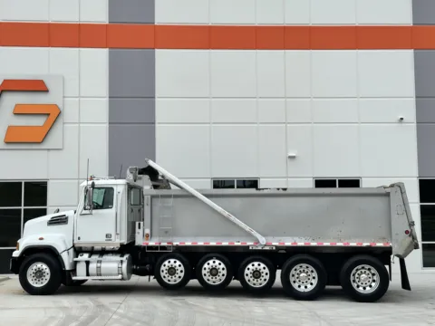More photos of 2017 WESTERN STAR 4700 at Forge Truck Centers - South Carolina, SC