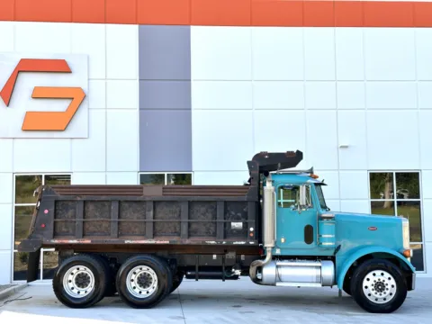 More photos of 2005 PETERBILT 379 at Forge Truck Centers - South Carolina, SC