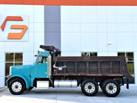 More photos of 2005 PETERBILT 379 at Forge Truck Centers - South Carolina, SC