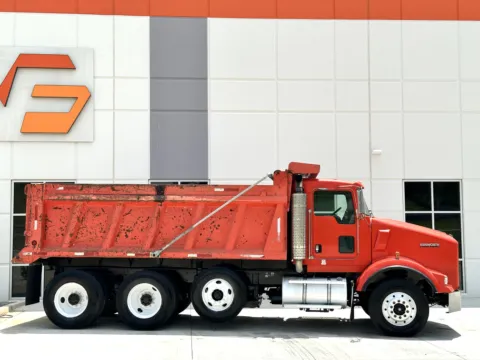 More photos of 2003 KENWORTH T800 at Forge Truck Centers - South Carolina, SC