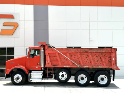 More photos of 2003 KENWORTH T800 at Forge Truck Centers - South Carolina, SC