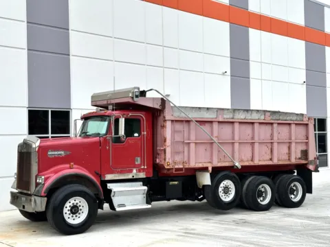 Another view of 2001 KENWORTH W900 for sale in Greer, SC at Forge Truck Centers - South Carolina