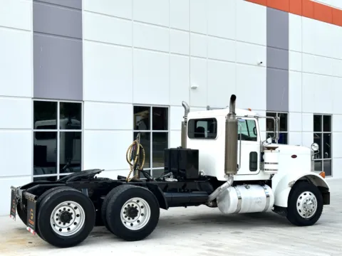 More photos of 2006 PETERBILT 379 at Forge Truck Centers - South Carolina, SC