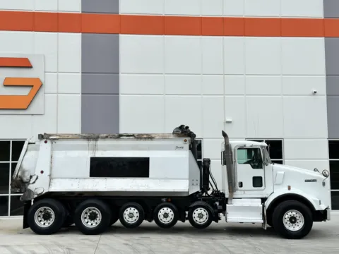 More photos of 2012 KENWORTH T800 at Forge Truck Centers - South Carolina, SC