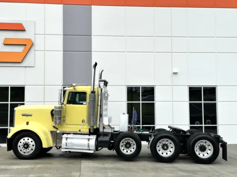 More photos of 2006 KENWORTH W900 at Forge Truck Centers - South Carolina, SC