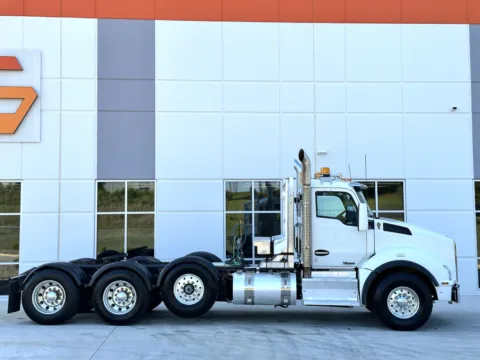 Another view of 2015 KENWORTH T880 for sale in Greer, SC at Forge Truck Centers - South Carolina