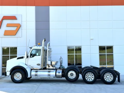More photos of 2015 KENWORTH T880 at Forge Truck Centers - South Carolina, SC