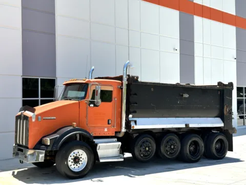 Another view of 2005 KENWORTH T800 for sale in Greer, SC at Forge Truck Centers - South Carolina